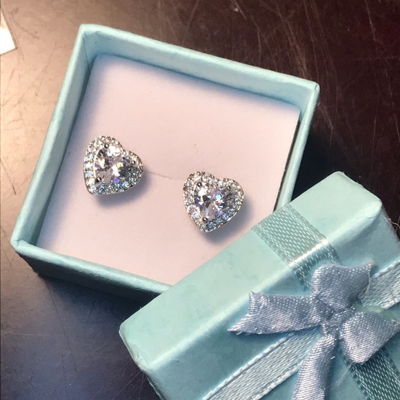 CZ Brilliant Heart Diamond Post Earring - White - Picture 2 of 6